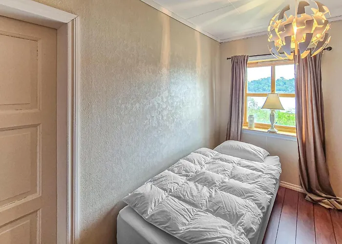 Feriehus In With House Sea View Manger